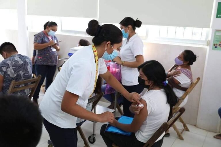 Sin contratiempo avanza vacunación de “Centennials” en Mérida