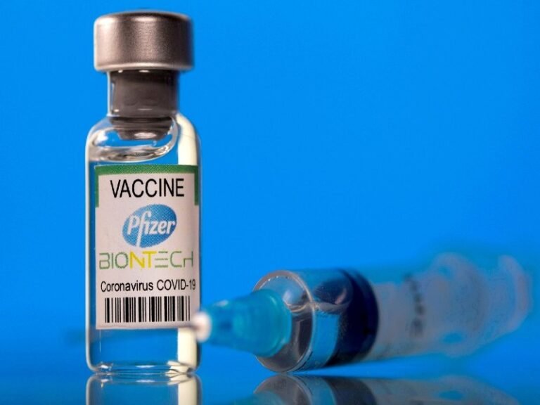 EU aprueba tercera dosis de vacuna COVID de Pfizer y Moderna para todos los adultos
