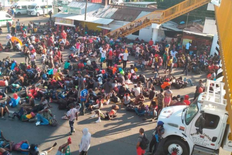 Suman seis migrantes dominicanos muertos tras accidente de tráiler en Chiapas