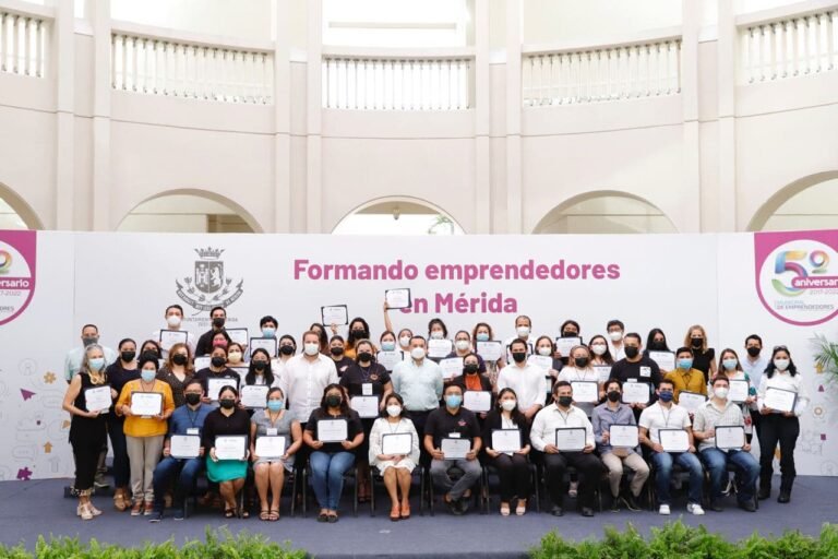 Egresa cuarta generación de emprendedores “Soy Parte de los 100”