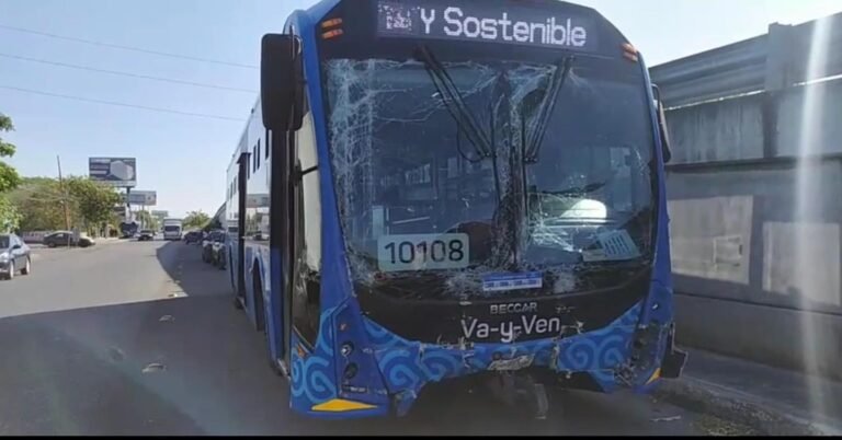 Choque del “Va y Ven” deja a varios pasajeros golpeados