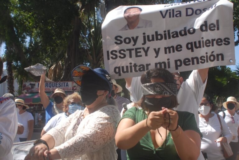 Jubilados y trabajadores en activo del Isstey exigen sean incluidos en el comité de expertos