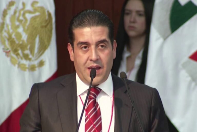 FGR investiga al exdirector del Fonden por presunto lavado de dinero