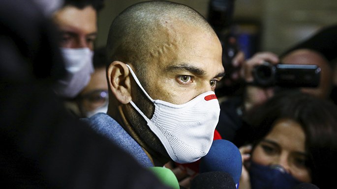 “Goya, Goya”, locura en el aeropuerto al pisar México Dani Alves