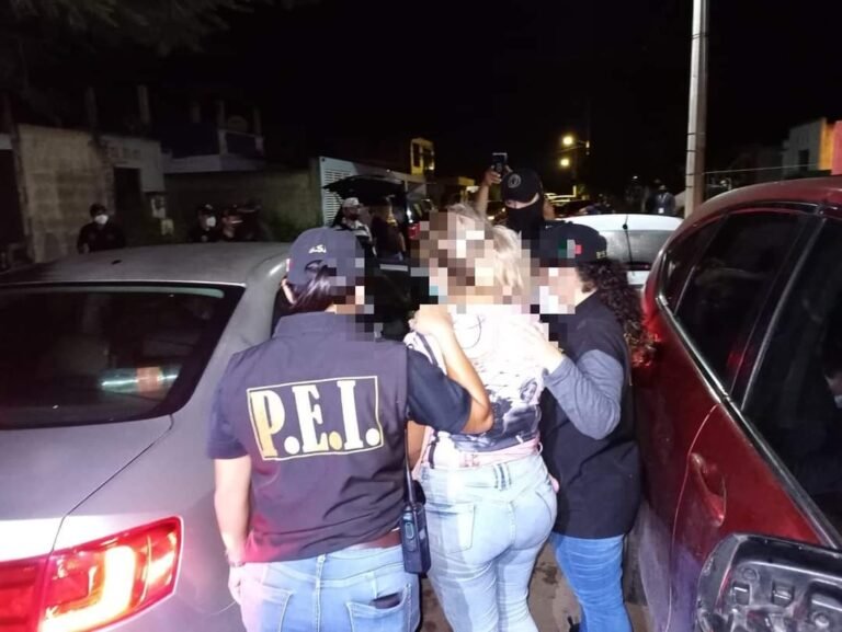 Detienen a pareja por narcomenudeo
