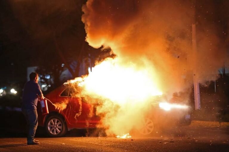 Estalla violencia en Zacatecas: hombres armados incendian vehículos