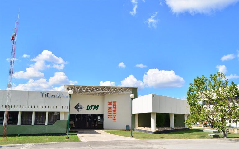 Docentes de la Universidad Tecnológica Metropolitana (UTM) se manifestaron en Mérida por las inconformidades que viven los profesores del recinto educativo