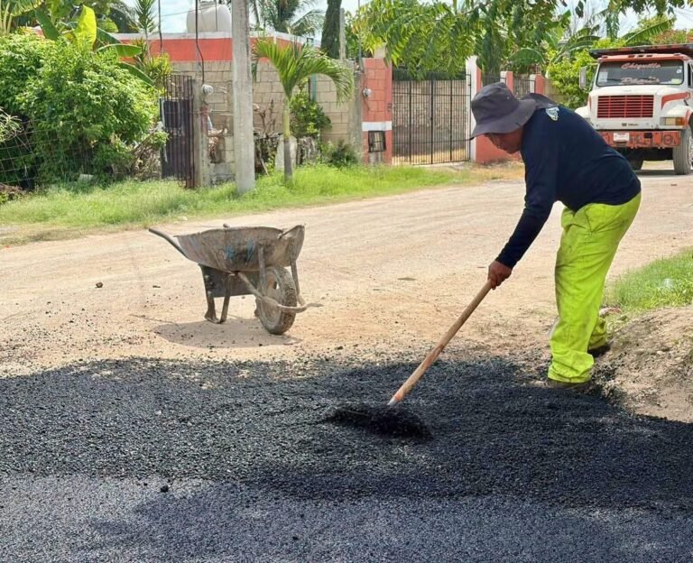 Edwin Bojórquez informa avances en bacheo, repavimentación y fumigación en Kanasín