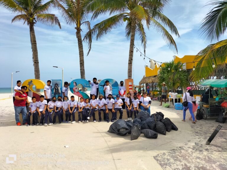 La empresa “Paraíso Sisal” fomenta la protección de las playas con la recolecta de residuos en playas de Sisal