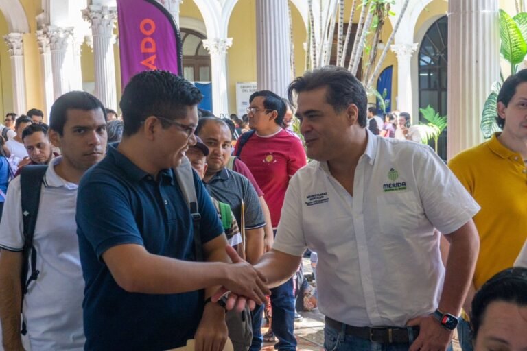 Alta respuesta ciudadana impulsa la Feria del Empleo en Mérida: 747 buscan trabajo formal