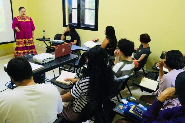 Sedeculta fortalece el talento audiovisual juvenil con taller impartido por cineasta yucateca