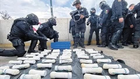 Aseguran presuntos explosivos en autobús de caravana de Ayotzinapa en ingreso a CDMX