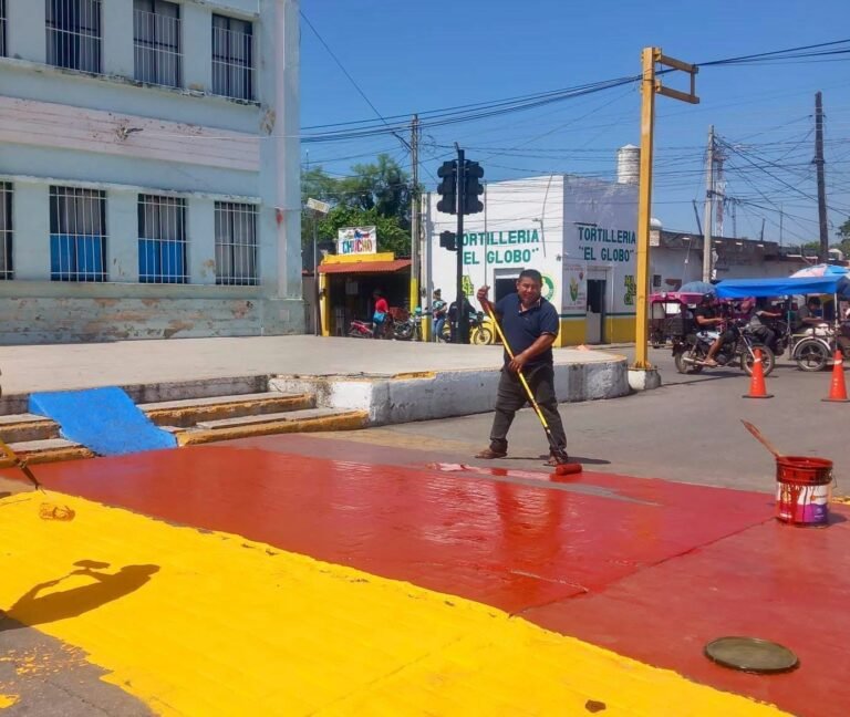 Kanasín refuerza la seguridad vial con nuevos semáforos y señalética en el centro