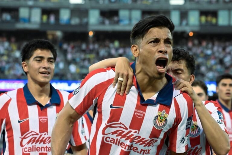 Chivas vuelve a pegarle al América; Sepúlveda firma el doblete
